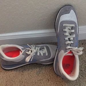 New Balance Tennis Shoes